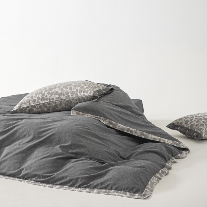 91家纺网 家纺一手货源 找家纺 安莱生活 2023新款A类简约棉麻树叶拼边四件套 棉麻拼边纽扣款-深灰