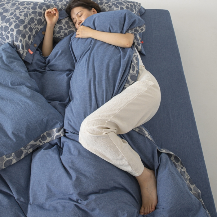 91家纺网 家纺一手货源 找家纺 安莱生活 2023新款A类简约棉麻树叶拼边四件套 棉麻拼边纽扣款-深蓝