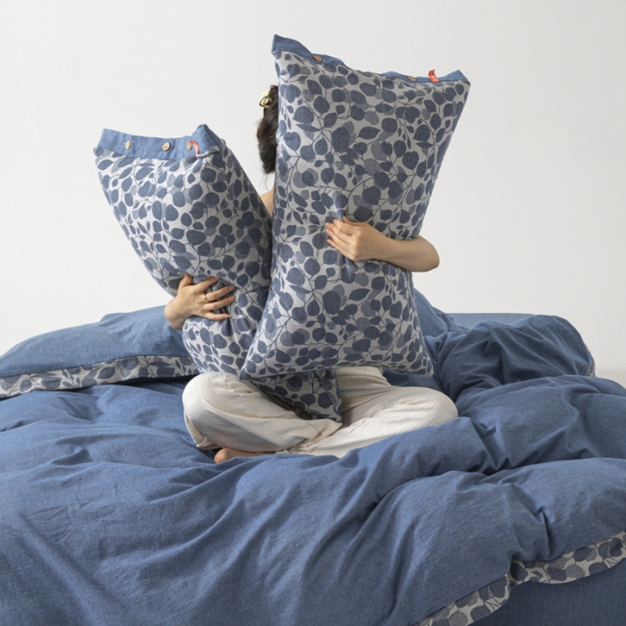 91家纺网 家纺一手货源 找家纺 安莱生活 2023新款A类简约棉麻树叶拼边四件套 棉麻拼边纽扣款-深蓝