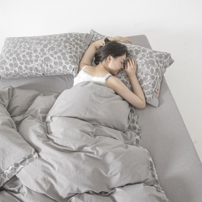 91家纺网 家纺一手货源 找家纺 安莱生活 2023新款A类简约棉麻树叶拼边四件套 棉麻拼边纽扣款-银灰