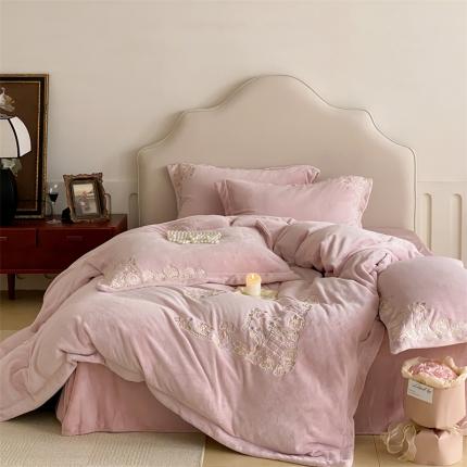 91家纺网 家纺一手货源 找家纺 总 馨蕊 2023新款300克极细腻超柔煦暖绒进口导电丝四件套-卡洛琳