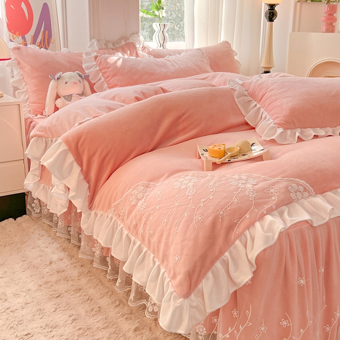 91家纺网 家纺一手货源 找家纺 唐人居 2025新款加厚牛奶绒蕾丝花边四件套-花颜 花颜-浅粉玉