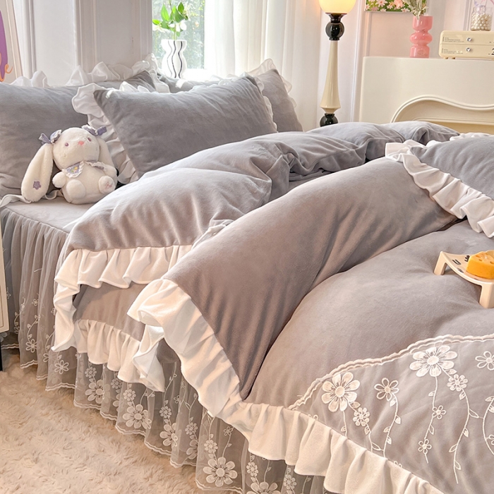 91家纺网 家纺一手货源 找家纺 唐人居 2025新款加厚牛奶绒蕾丝花边四件套-花颜 花颜-浅灰