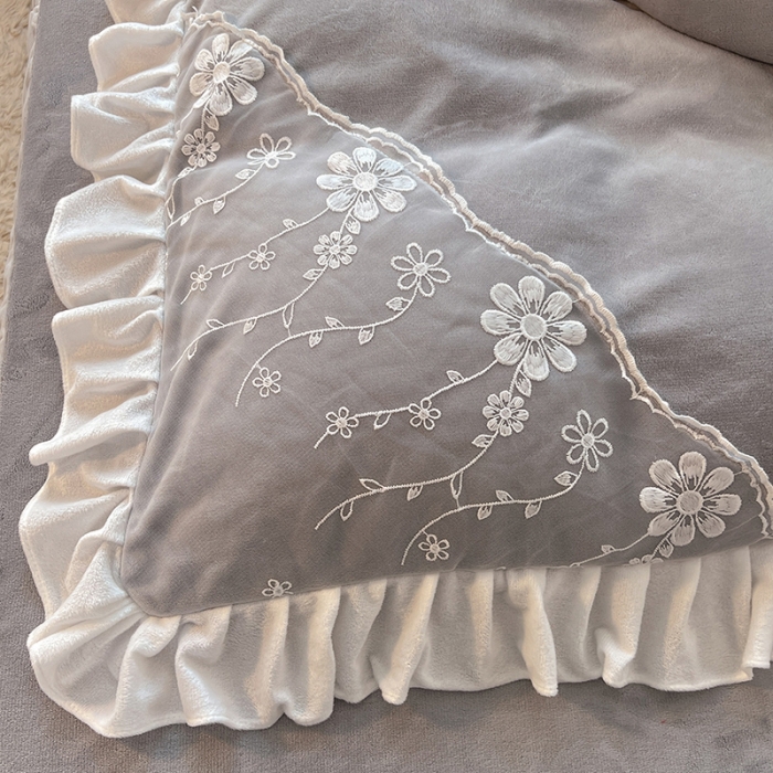 91家纺网 家纺一手货源 找家纺 唐人居 2025新款加厚牛奶绒蕾丝花边四件套-花颜 花颜-浅灰