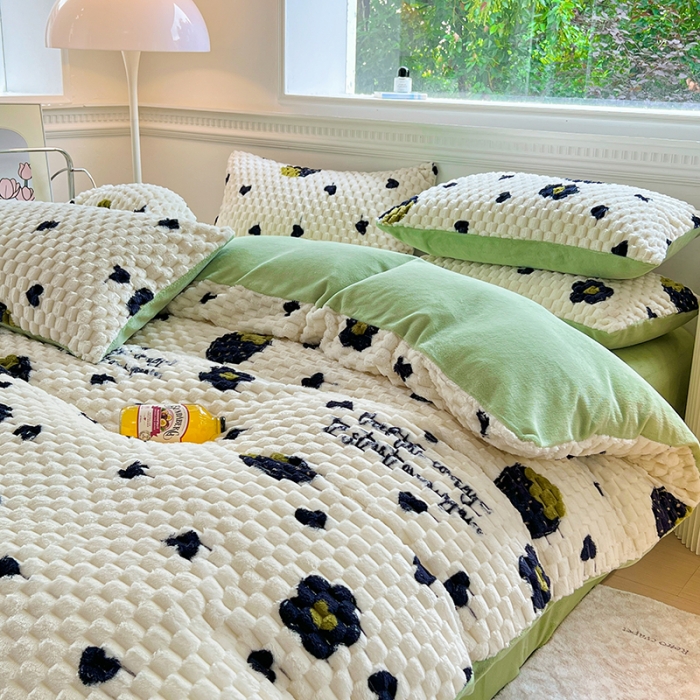 91家纺网 家纺一手货源 找家纺 宜代光年 2023新款豆豆绒提花四件套 大豆绒-黑草莓