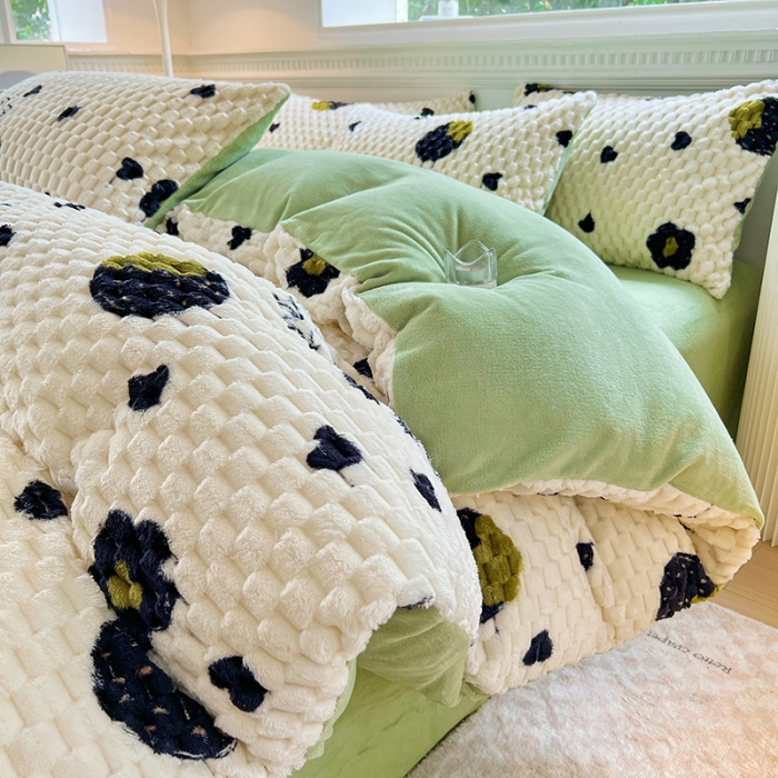 91家纺网 家纺一手货源 找家纺 宜代光年 2023新款豆豆绒提花四件套 大豆绒-黑草莓