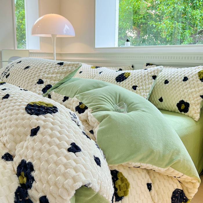 91家纺网 家纺一手货源 找家纺 宜代光年 2023新款豆豆绒提花四件套 大豆绒-黑草莓