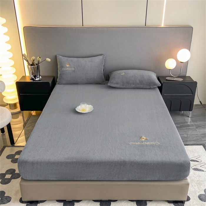 91家纺网 家纺一手货源 找家纺 （总）古吉梦 2023新款牛奶绒刺绣床笠-琳达