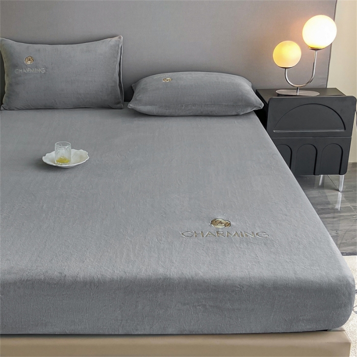 91家纺网 家纺一手货源 找家纺 古吉梦 2023新款牛奶绒刺绣床笠-琳达 琳达-经典灰