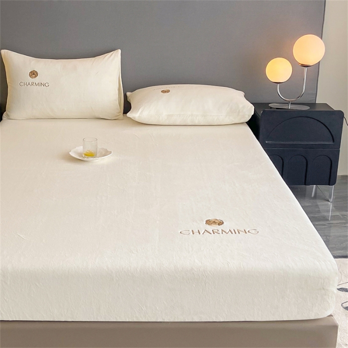 91家纺网 家纺一手货源 找家纺 古吉梦 2023新款牛奶绒刺绣床笠-琳达 琳达-奶芋色