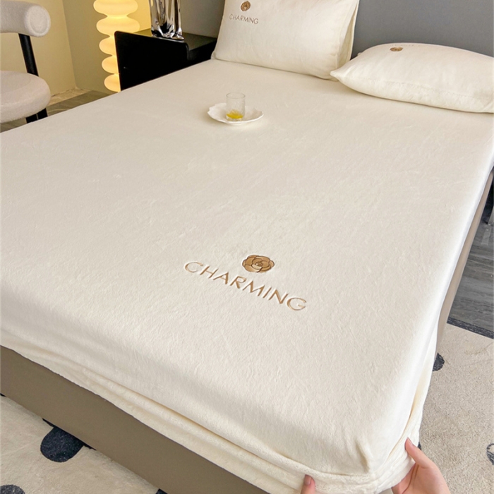 91家纺网 家纺一手货源 找家纺 古吉梦 2023新款牛奶绒刺绣床笠-琳达 琳达-奶芋色