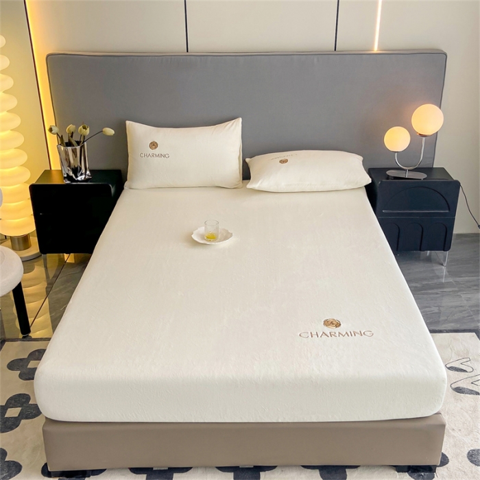 91家纺网 家纺一手货源 找家纺 古吉梦 2023新款牛奶绒刺绣床笠-琳达 琳达-奶芋色