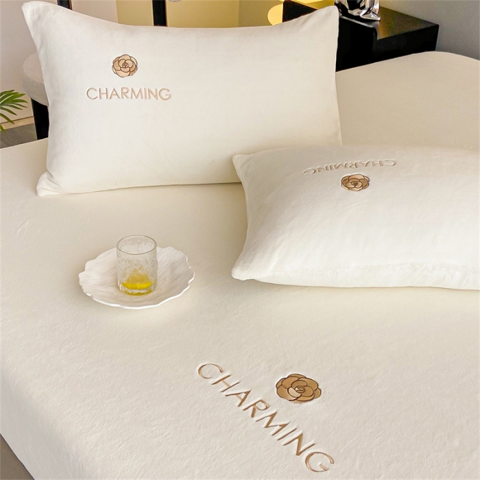 91家纺网 家纺一手货源 找家纺 古吉梦 2023新款牛奶绒刺绣床笠-琳达 琳达-奶芋色