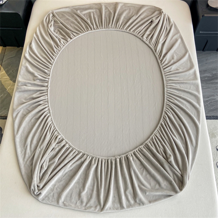 91家纺网 家纺一手货源 找家纺 古吉梦 2023新款牛奶绒刺绣床笠-琳达 琳达-香草灰