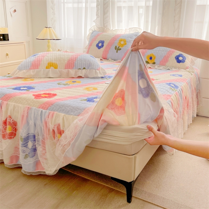 91家纺网 家纺一手货源 找家纺 宜凡家纺 2023新款牛奶绒印花夹棉被套床笠式床裙三件套 浮华相约