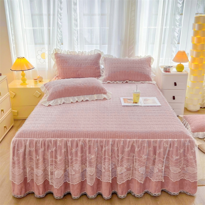 91家纺网 家纺一手货源 找家纺 宜凡家纺 2023新款牛奶绒印花夹棉被套床笠式床裙四件套 爱心-豆沙粉