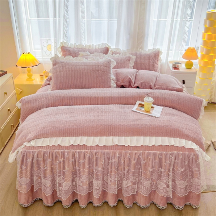 91家纺网 家纺一手货源 找家纺 宜凡家纺 2023新款牛奶绒印花夹棉被套床笠式床裙四件套 爱心-豆沙粉