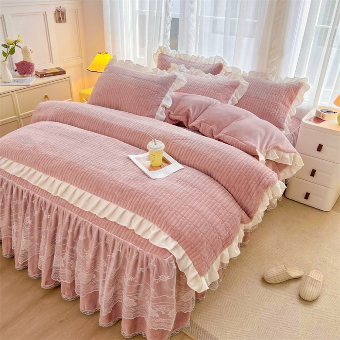 91家纺网 家纺一手货源 找家纺 宜凡家纺 2023新款牛奶绒印花夹棉被套床笠式床裙四件套 爱心-豆沙粉