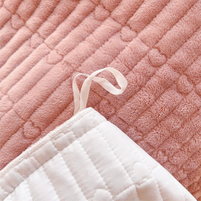 91家纺网 家纺一手货源 找家纺 宜凡家纺 2023新款牛奶绒印花夹棉被套床笠式床裙四件套 爱心-豆沙粉