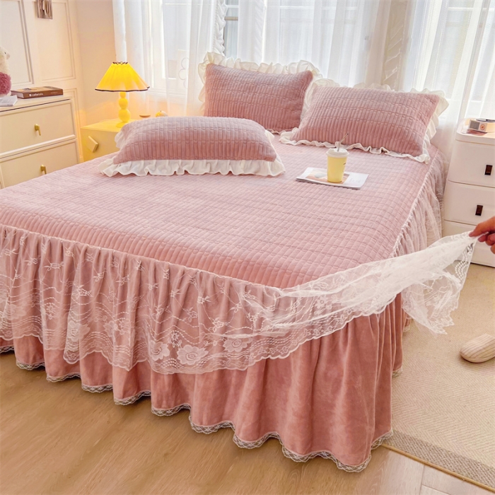 91家纺网 家纺一手货源 找家纺 宜凡家纺 2023新款牛奶绒印花夹棉被套床笠式床裙四件套 爱心-豆沙粉