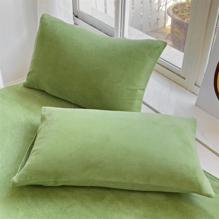 91家纺网 家纺一手货源 找家纺 极梦 冬季牛奶绒枕套加厚加绒亲肤柔软枕芯套 牛奶绿