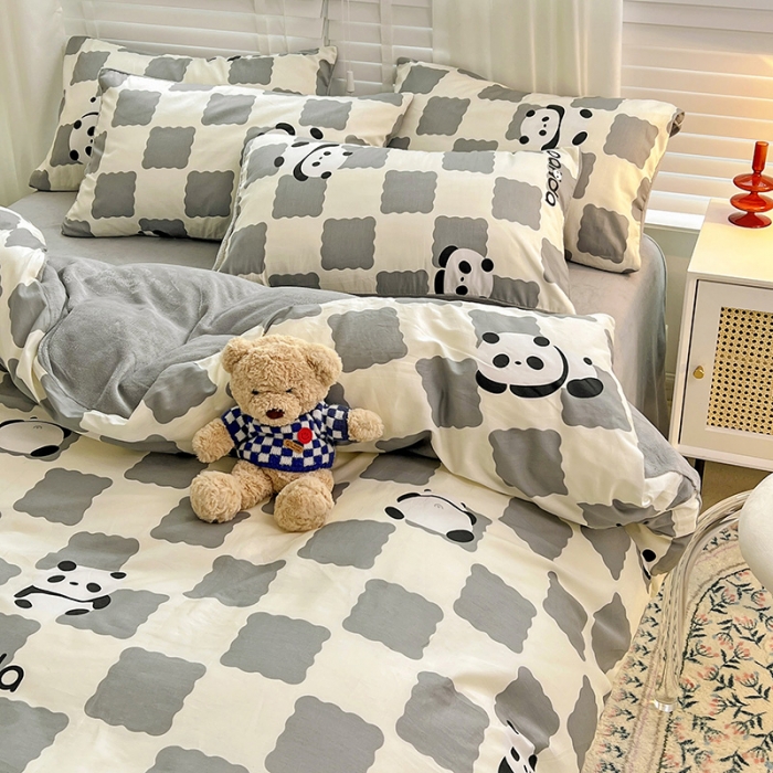 91家纺网 家纺一手货源 找家纺 金丝鸟家纺 2023新款全棉印花加牛奶绒四件套 宝宝熊 灰 a棉b牛奶绒