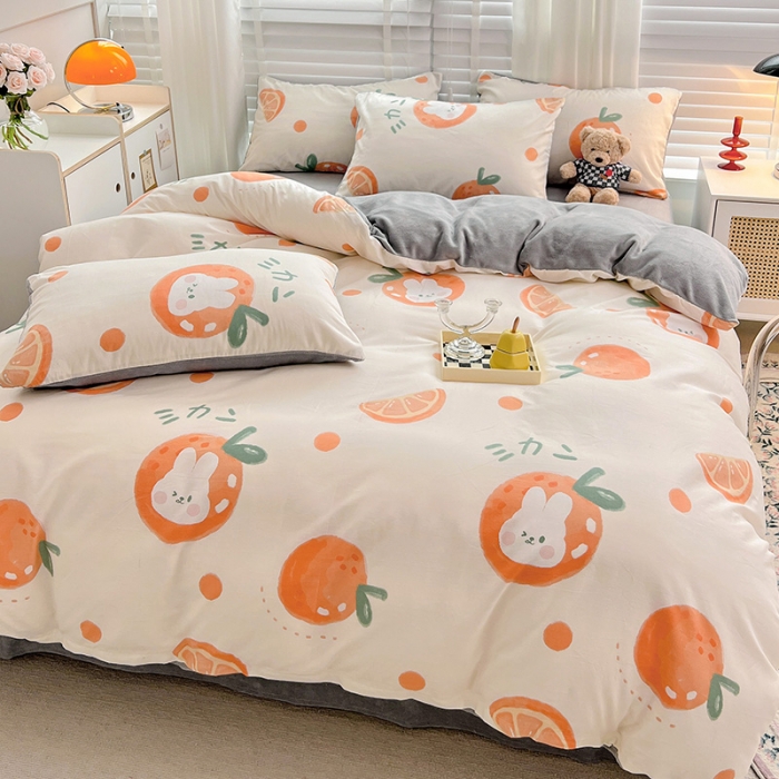 91家纺网 家纺一手货源 找家纺 金丝鸟家纺 2023新款全棉印花加牛奶绒四件套 桔子兔 a棉b牛奶绒