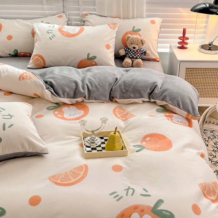 91家纺网 家纺一手货源 找家纺 金丝鸟家纺 2023新款全棉印花加牛奶绒四件套 桔子兔 a棉b牛奶绒