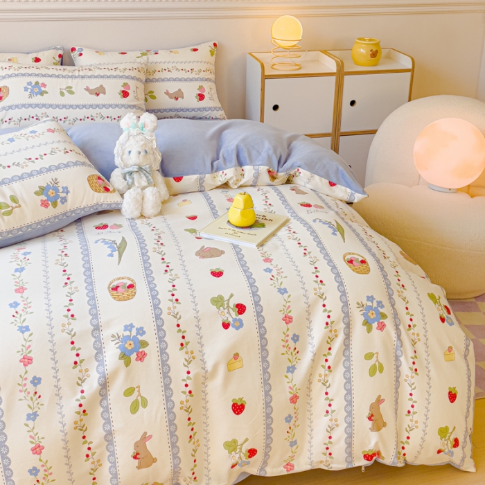 91家纺网 家纺一手货源 找家纺 金丝鸟家纺 2023新款全棉印花加牛奶绒四件套 蓝色花园 a棉b牛奶绒