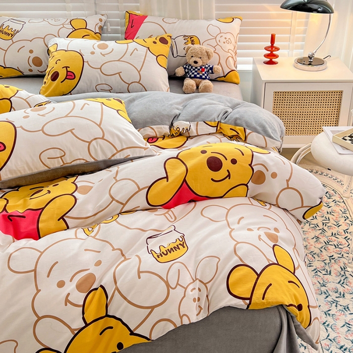 91家纺网 家纺一手货源 找家纺 金丝鸟家纺 2023新款全棉印花加牛奶绒四件套 蜜糖维尼 a棉b牛奶绒