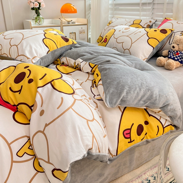 91家纺网 家纺一手货源 找家纺 金丝鸟家纺 2023新款全棉印花加牛奶绒四件套 蜜糖维尼 a棉b牛奶绒