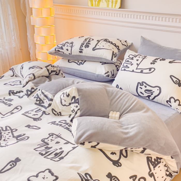 91家纺网 家纺一手货源 找家纺 金丝鸟家纺 2023新款全棉印花加牛奶绒四件套 涂鸦 a棉b牛奶绒