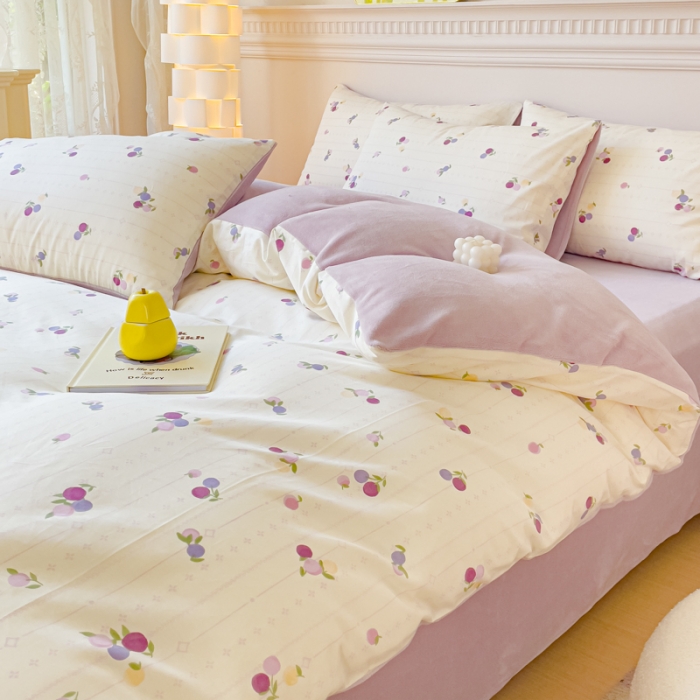 91家纺网 家纺一手货源 找家纺 金丝鸟家纺 2023新款全棉印花加牛奶绒四件套 紫葡萄 a棉b牛奶绒