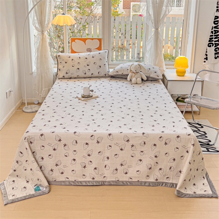 91家纺网 家纺一手货源 找家纺 上喜 热卖莫代尔绒夹棉床盖三件套 草莓园