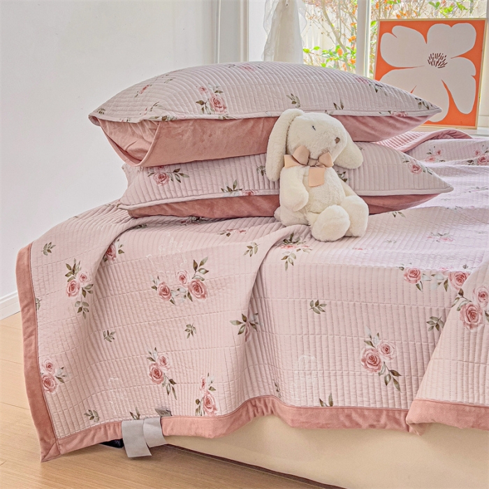 91家纺网 家纺一手货源 找家纺 上喜 热卖莫代尔绒夹棉床盖三件套 朵朵花开粉