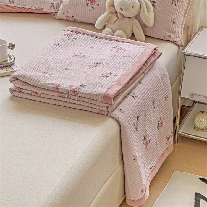 91家纺网 家纺一手货源 找家纺 上喜 热卖莫代尔绒夹棉床盖三件套 朵朵花开粉