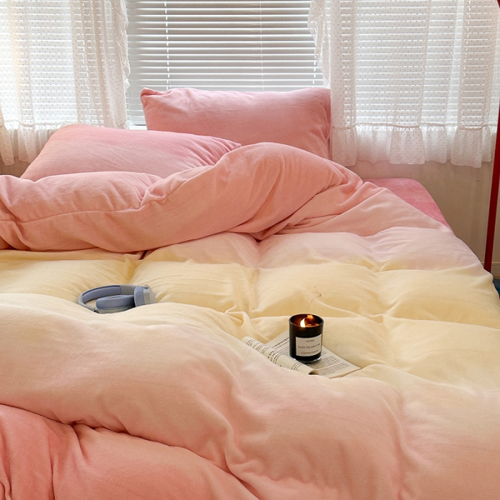 91家纺网 家纺一手货源 找家纺 昔可家纺 2023新款柔软亲肤晕染牛奶绒四件套 粉雾少女