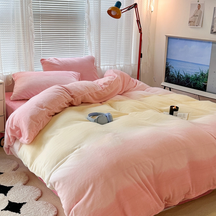 91家纺网 家纺一手货源 找家纺 昔可家纺 2023新款柔软亲肤晕染牛奶绒四件套 粉雾少女