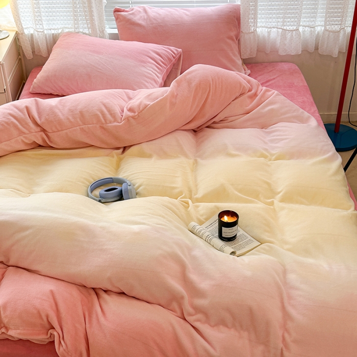 91家纺网 家纺一手货源 找家纺 昔可家纺 2023新款柔软亲肤晕染牛奶绒四件套 粉雾少女