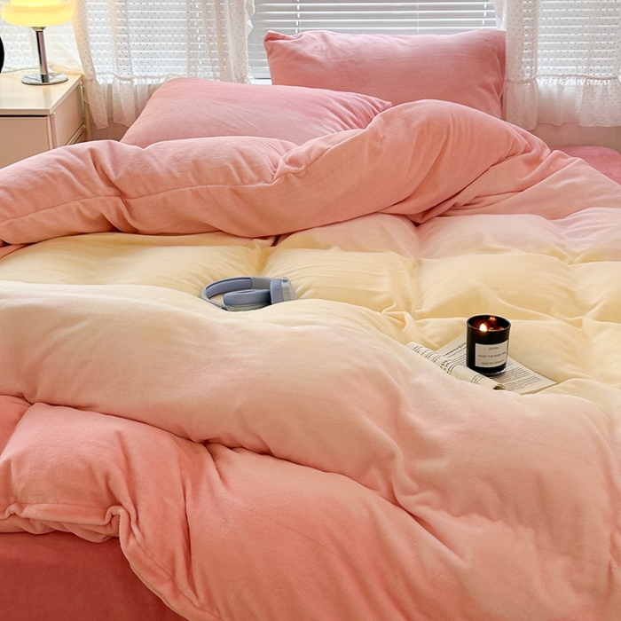 91家纺网 家纺一手货源 找家纺 昔可家纺 2023新款柔软亲肤晕染牛奶绒四件套 粉雾少女