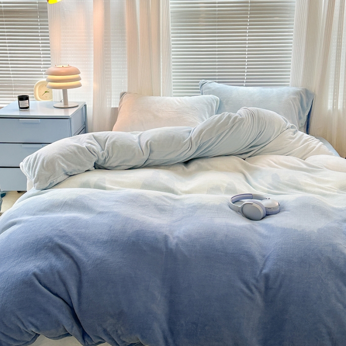 91家纺网 家纺一手货源 找家纺 昔可家纺 2023新款柔软亲肤晕染牛奶绒四件套 那片蓝海