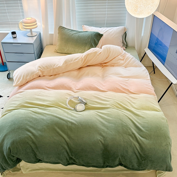 91家纺网 家纺一手货源 找家纺 昔可家纺 2023新款柔软亲肤晕染牛奶绒四件套 松石粉绿