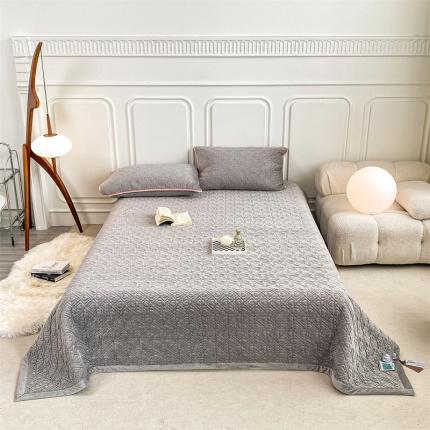 91家纺网 家纺一手货源 找家纺 上喜 热卖莫代尔绒夹棉床盖三件套 爱心格-灰