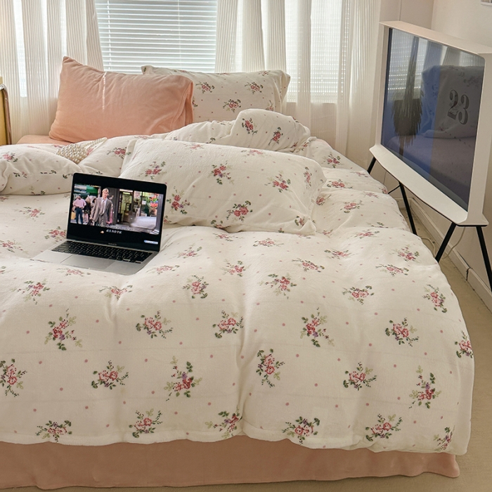 91家纺网 家纺一手货源 找家纺 昔可 2023新款柔软舒适混搭牛奶绒四件套 初恋玫瑰