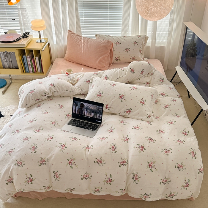 91家纺网 家纺一手货源 找家纺 昔可 2023新款柔软舒适混搭牛奶绒四件套 初恋玫瑰