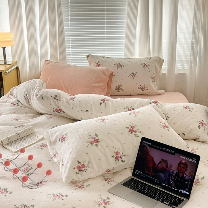 91家纺网 家纺一手货源 找家纺 昔可 2023新款柔软舒适混搭牛奶绒四件套 初恋玫瑰