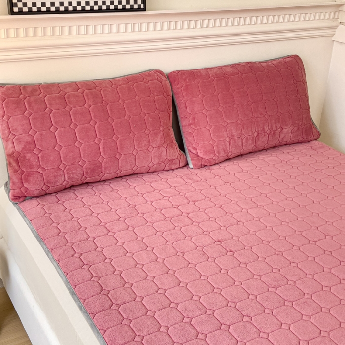 91家纺网 家纺一手货源 找家纺 金丝鸟家纺 2023新款纯色牛奶绒绗缝软床垫 豆沙