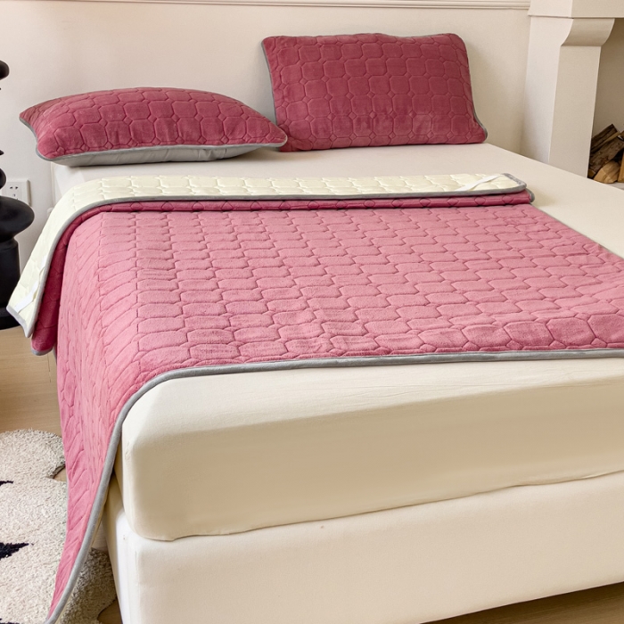 91家纺网 家纺一手货源 找家纺 金丝鸟家纺 2023新款纯色牛奶绒绗缝软床垫 豆沙