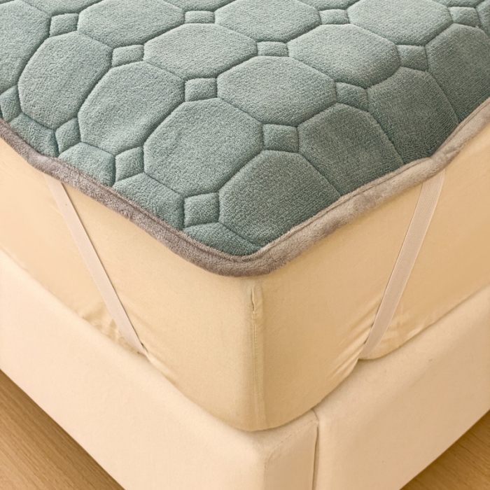 91家纺网 家纺一手货源 找家纺 金丝鸟家纺 2023新款纯色牛奶绒绗缝软床垫 湖蓝