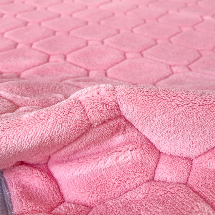 91家纺网 家纺一手货源 找家纺 金丝鸟家纺 2023新款纯色牛奶绒绗缝软床垫 蜜桃粉